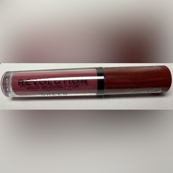 Makeup Revolution Beauty Sheer Brilliant Lipgloss in Sheer Dollhouse - Picture 5 of 10